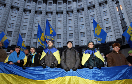Призовават протеста в Киев да не блокира работата на спешна помощ