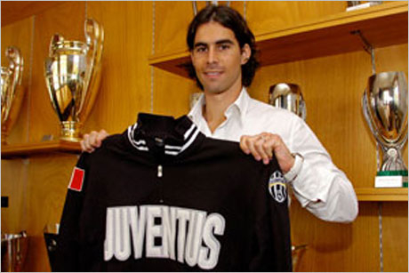 Ювентус представи Тиаго и Алмирон