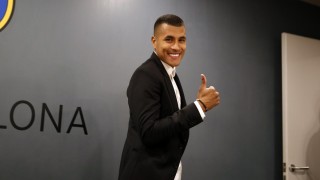 Барселона представи официално новото си попълнение Жейсон Мурийо Колумбийският защитник