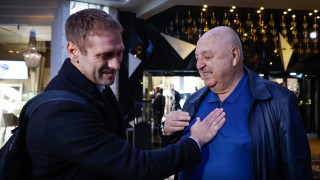 Президентът на Славия Венцеслав Стефанов говори пред репортерите преди началото