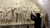 Статуя на Сталин в московкото метро предизвиква полемика