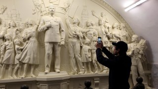 Паметник на съветския диктатор Йосиф Сталин издигнат в московското метро