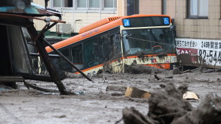 Дъжд затрудни японските спасители издирващи днес 20 изчезнали след като