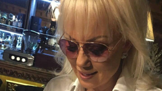 Лепа Брена избра скъпарски обеци на наша дизайнерка