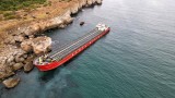 Пред екокатастрофа: корабът край Камен бряг се е наклонил и е с пробойни