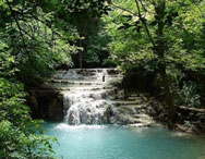 Скална маса затрупа двама туристи при Крушунските водопади