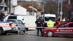 Линейка се преобърна след сблъсък с кола в София