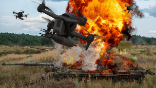 През септември неидентифицирани дронове са били забелязани над военна база във