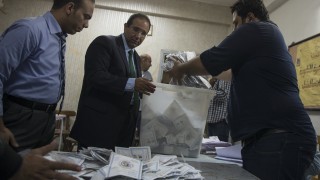 Предварителните резултати показват че президентът Абдел Фатах ал Сиси води