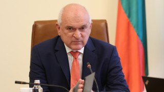 Премиерът Димитър Главчев доволен че е развенчал предизборната дъвка за