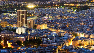 Предлагането на жилища за продажба в гръцката област Атика остава на