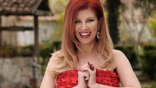 Нелина промотира новия си попфолк проект Код Червено Песента