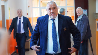 Лидерът на ГЕРБ Бойко Борисов гласува по традиция в Банкя