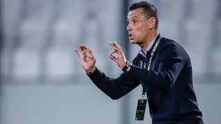 Треньорът Локомотив Пловдив Александър Томаш има да решава поредните проблеми