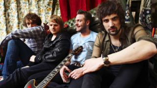Музикантите от Kasabian ще спят в каравана
