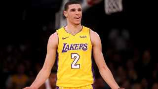 Новобранецът Лонзо Бол изигра първия си мач в Медисън Скуер