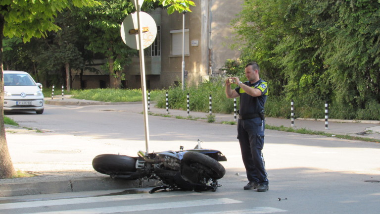 Съдят пиян шофьор на катафалка, карал без книжка