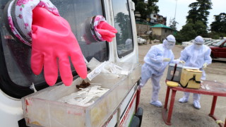 Индийските власти използваха дронове и пожарни машини за дезинфекция на