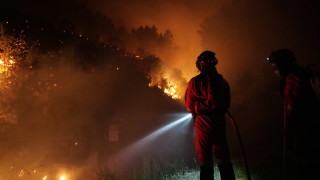 Горски пожар достигна западния канадски туристически град Джаспър
