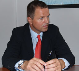 Зам.-министър Кичев подкрепя изискванията на ЕС за вредните емисии в авиацията