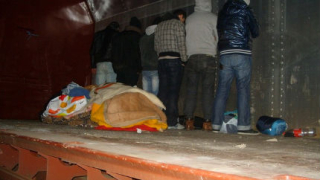 Граничари задържаха 6-ма палестинци, скрити във влак