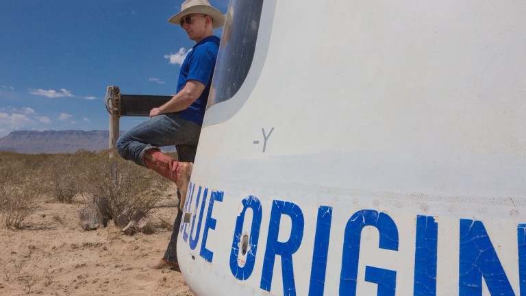 Blue Origin може да изпрати първите си туристи в Космоса през април