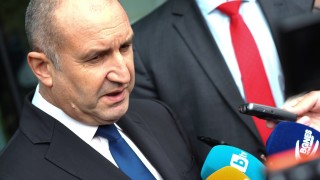 Президентът Румен Радев иска конституционните съдии да кажат законни ли