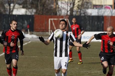 Кокала остава, трети "смърф" напусна