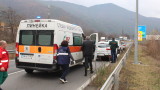  Лек и товарен автомобил се удариха челно на пътя Пловдив - Карлово 