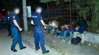 Българските полицаи бият и ограбват мигранти, алармира Human Rights Watch