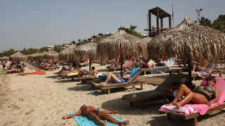 От днес повече от 500 плажа отвориха в Гърция и