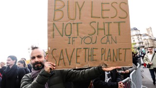 Европейската комисия обяви че е в контакт с френските власти