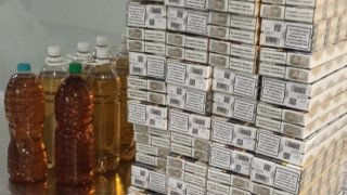 Митническите служители откриха 20 литра наливен алкохол в пластмасови бутилки