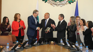Министър председателят Бойко Борисов беше отличен със специалната награда Факла на
