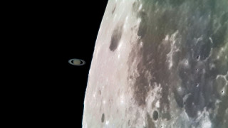 В нощта на 29 март Сатурн и Луната преминаха през