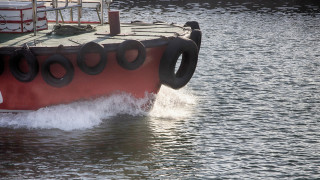 Южнокорейски пътнически ферибот превозващ 267 пътници и екипаж е блокиран