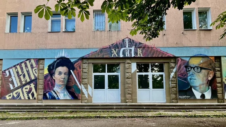 Нарисувай ми училище - художниците на Fine Graff Art, готови да изрисуват всички училища в България