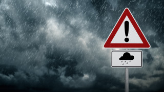 АПИ: Шофьорите да карат внимателно, защото утре се очакват валежи