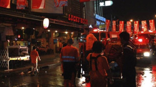 Голям пожар в популярна кръчма в квартал Чатучак в Банкок