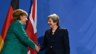 Спорните въпроси остават но има светлина в преговорите за Брекзит