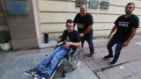 Оставят момче с увреждания на грижите на Борисов