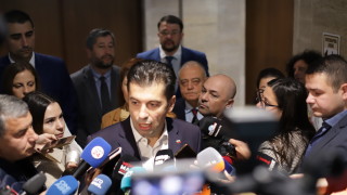 Кирил Петков представи поканите към Бойко Борисов Мария Габриел и