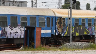 От 1 11 2024 до досега над 170 вагона и мотрисни влака са почистени от графити