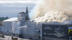 Огромни щети след пожара в историческата фондова борса на Дания