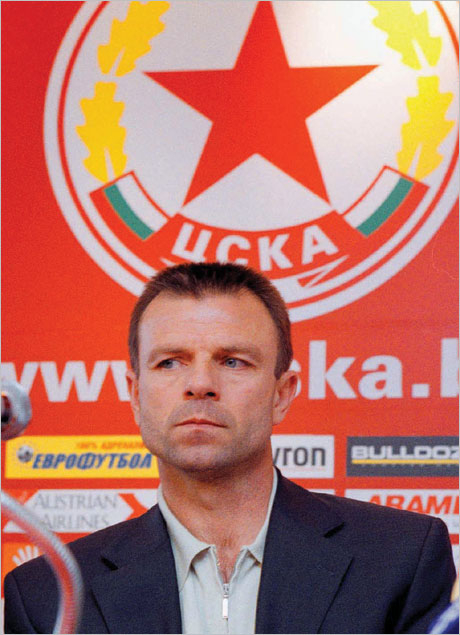 Стойчо Младенов е избран за „Треньор на месец март”