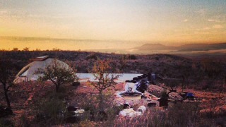 Как се живее в къща от боклуци