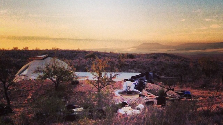 Как се живее в къща от боклуци