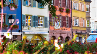 Колкото и да ни се иска да обиколим всички приказни