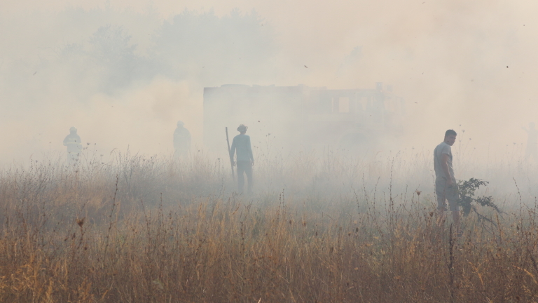 Три пожара тръгнаха едновременно в Димитровградско