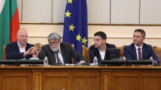 БСП, ГЕРБ, ДПС и БВ събраха 139 гласа за Вежди Рашидов за шеф на 48-о НС